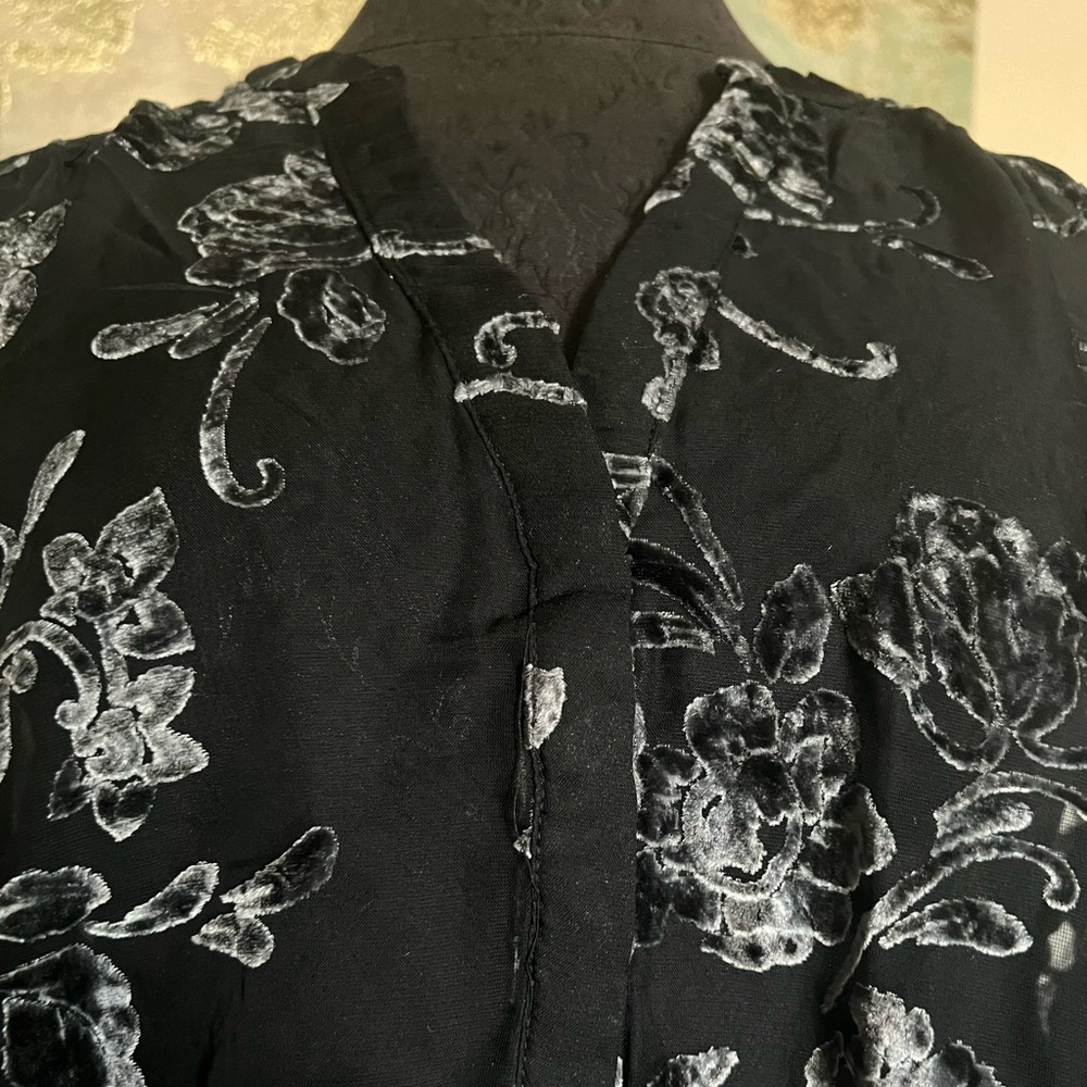 🆕 𝐓𝐨𝐫𝐫𝐢𝐝 Blouse - Picture 9 of 15